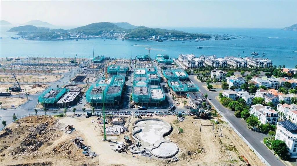 Bán căn 63m2 sát biển lâu dài 4 tầng giá 11,5 tỷ / nhà  0901 383 ***