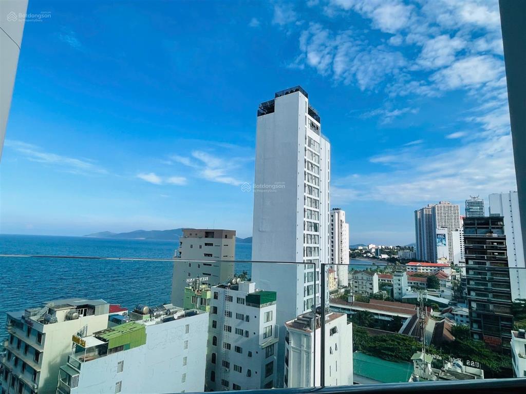 Kẹt tiền bán căn 65m2 loại 1 pn + view đông nam giá 3,7 tỷ, rẻ hơn thị trường mấy trăm triệu