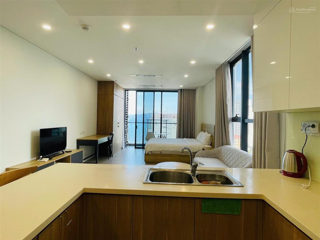 Kẹt tiền bán căn 65m2 loại 1 pn + view đông nam giá 3,7 tỷ, rẻ hơn thị trường mấy trăm triệu