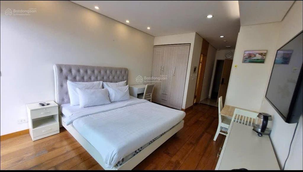 Bán căn hộ sổ đỏ view biển hướng đông nam tầng trung giá 2.2 tỷ  0901 383 ***