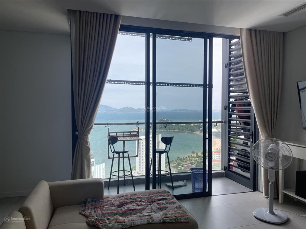 Bán căn 2pn view đông nam (hướng mát) giá 6,9 tỷ, căn hộ đang cho thuê 0901 383 ***