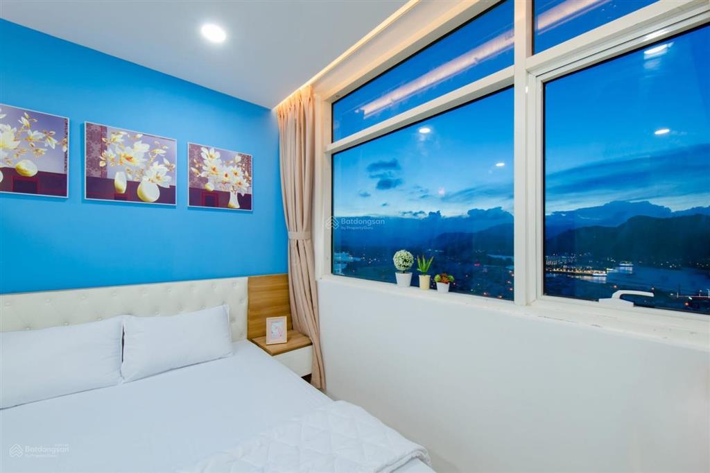 Bán căn view biển full nội thất giá 2,65 tỷ.
 xem nhà và tư vấn 0901 383 ***