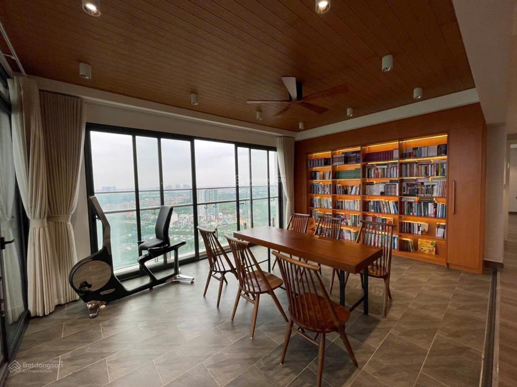 Bán căn hộ sky villas, thang máy riêng, view toàn bộ sân golf 18 hố, giá 20 tỷ thương lượng