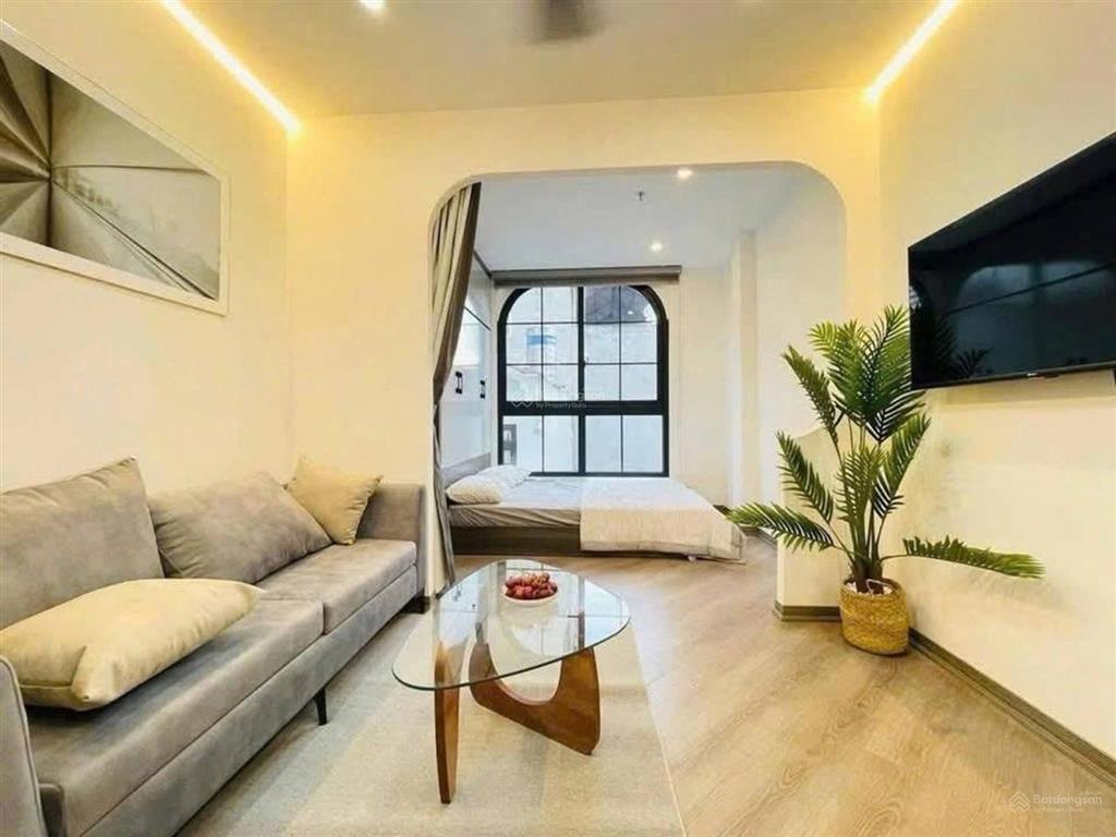 Trần cung  cầu giấy. 92m2 x 7 tầng  mặt tiền 4m  giá 14,5 tỷ đang cho thuê 45tr/th