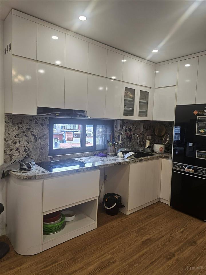 Trần cung  cầu giấy. 92m2 x 7 tầng  mặt tiền 4m  giá 14,5 tỷ đang cho thuê 45tr/th