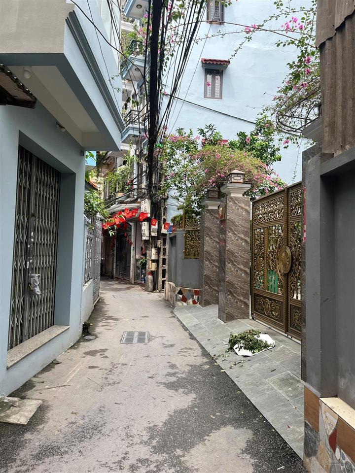 Làng cốm vòng  cầu giấy  36 dịch vọng hậu. nhỉnh 7 tỷ có nhà 5 tầng chủ xây chắc chắn, sổ đỏ đẹp