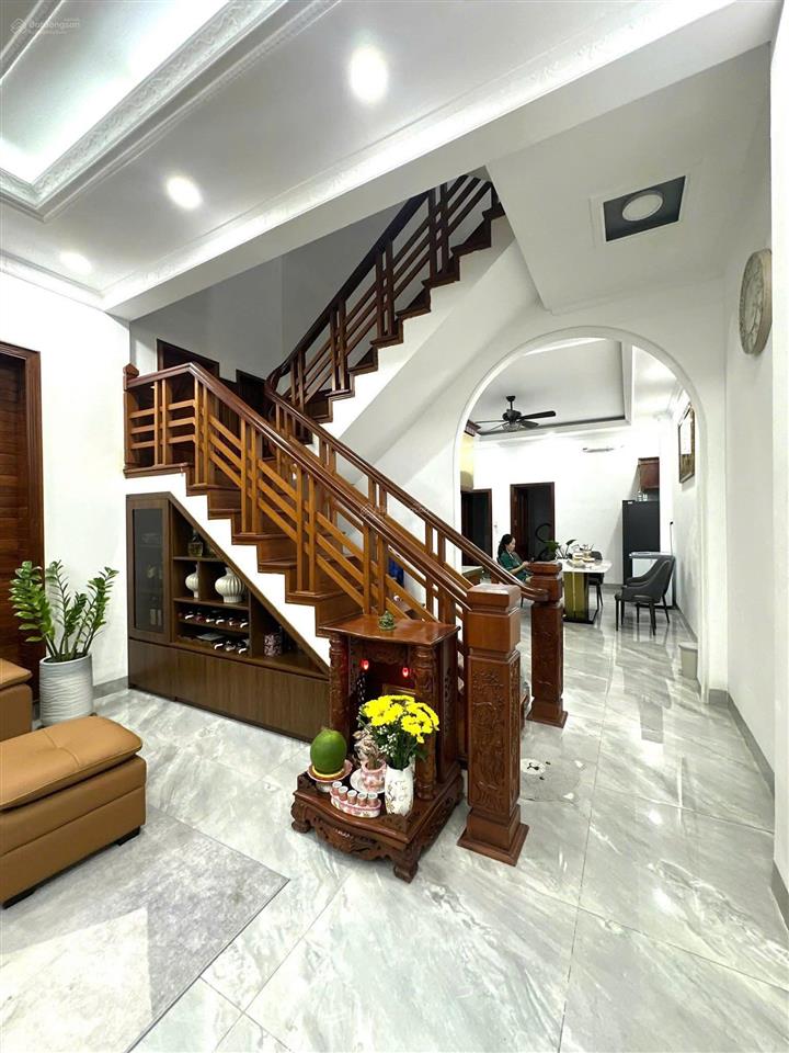 Chính chủ hạ giá 1 tỷ bán gấp nhà mặt đường số, ô tô 7 chỗ ngủ trong nhà