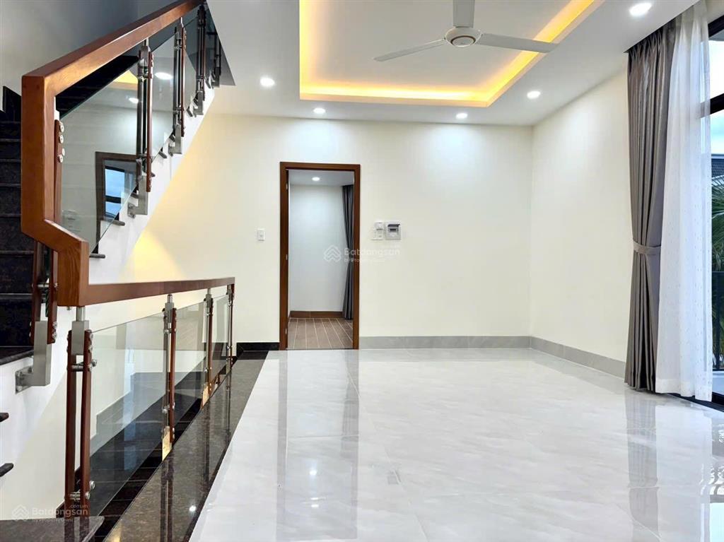 Cho thuê căn góc 3 mặt tiền ngay aeon tân an  long an