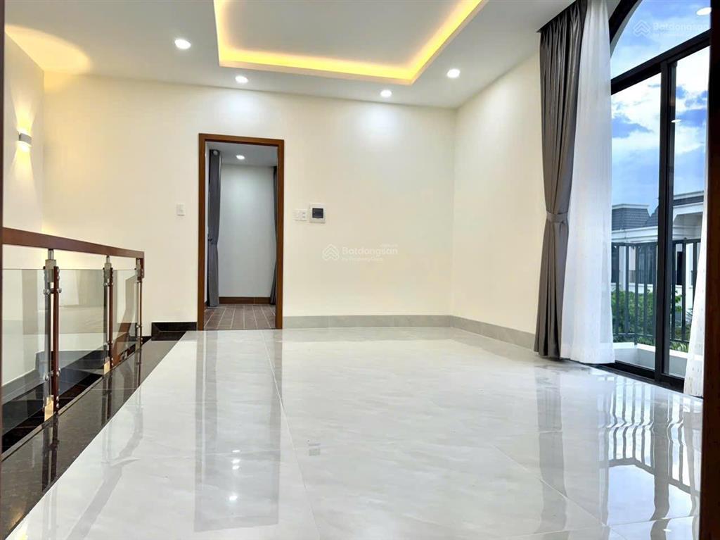 Cho thuê căn góc 3 mặt tiền ngay aeon tân an  long an