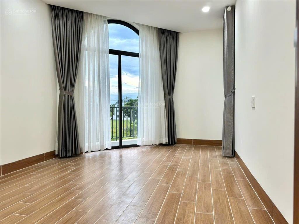 Cho thuê căn góc 3 mặt tiền ngay aeon tân an  long an