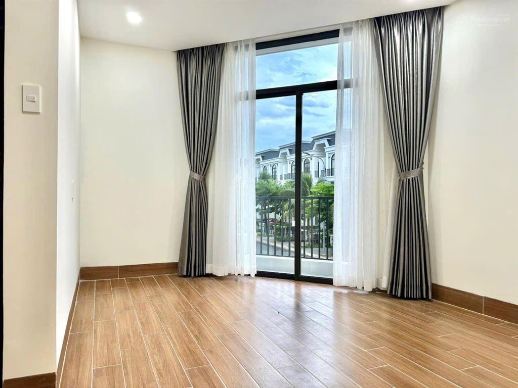 Cho thuê căn góc 3 mặt tiền ngay aeon tân an  long an