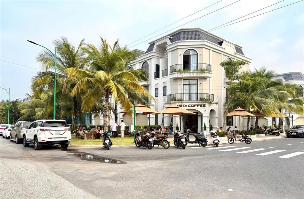 Cho thuê căn góc 3 mặt tiền ngay aeon tân an  long an