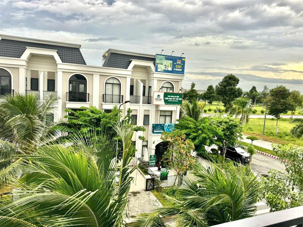 Cho thuê căn góc 3 mặt tiền ngay aeon tân an  long an