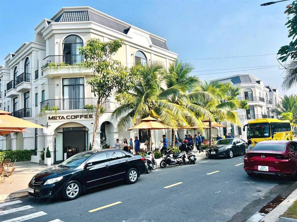 Cho thuê căn góc 3 mặt tiền ngay aeon tân an  long an