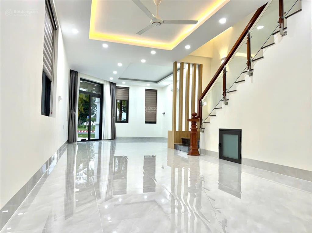 Cho thuê căn góc 3 mặt tiền ngay aeon tân an  long an