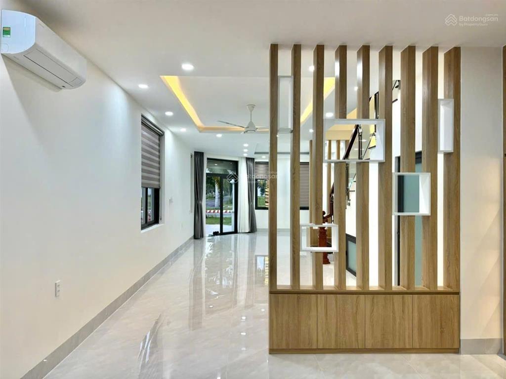 Cho thuê căn góc 3 mặt tiền ngay aeon tân an  long an
