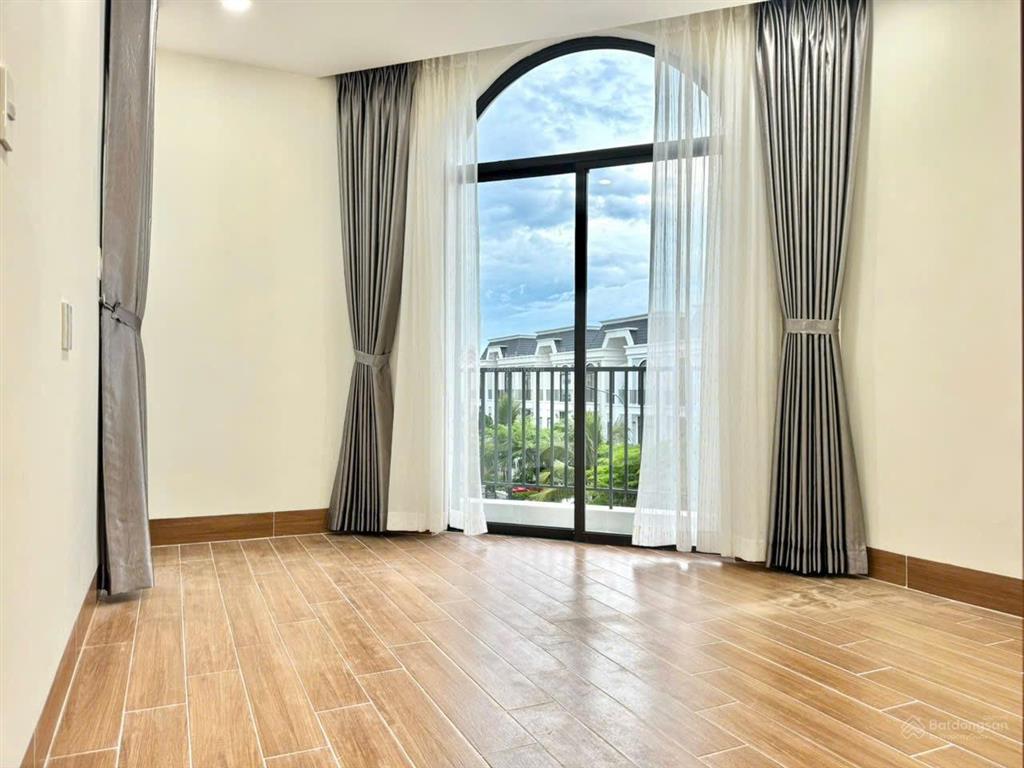 Cho thuê căn góc 3 mặt tiền ngay aeon tân an  long an