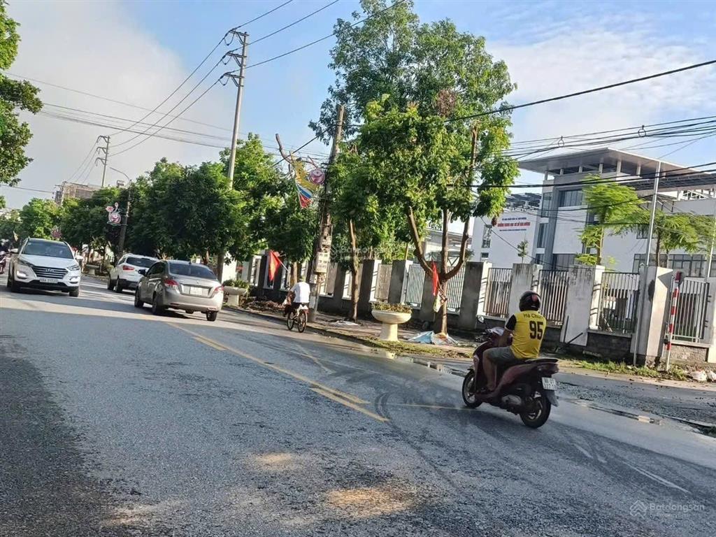 Bán đất tại thị trấn hợp hòa, 1,55 tỷ, 100m2, mặt tiền 5m, nhiều tiện ích