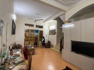 Cho thuê nhà 2,5 tầng sạch đẹp khu Vĩnh Hồ - Ngã Tư Sở