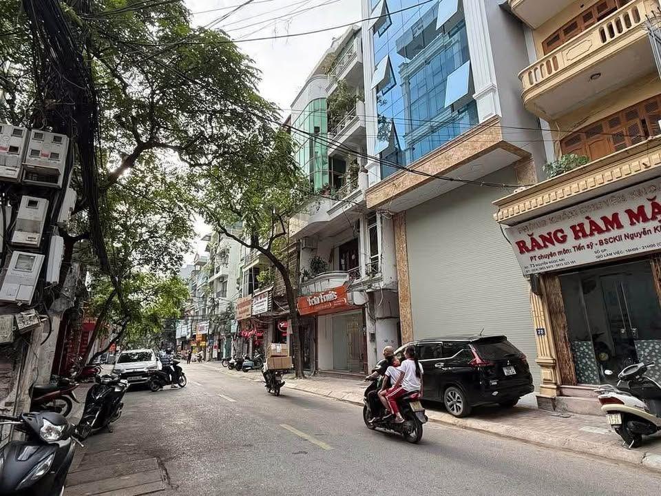 BÁN NHÀ MẶT PHỐ HOÀNG VĂN THÁI VỊ TRÍ KINH DOANH SẦM UẤT