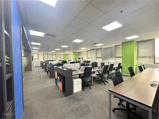 Cho thuê văn phòng đẹp giá rẻ 212m2 phố dịch vọng hậu giá 40 tr/th full dịch vụ, đồ
