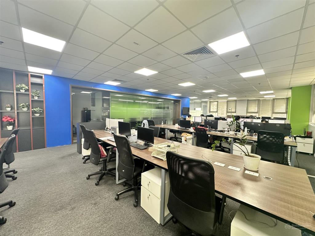 Cho thuê văn phòng đẹp giá rẻ 212m2 phố dịch vọng hậu giá 40 tr/th full dịch vụ, đồ