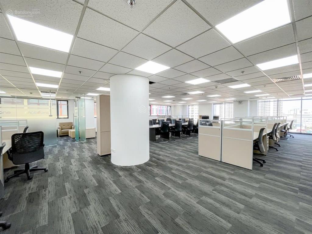 Hiếm có 1 sàn 490m2 giá từ 305 nghìn/1m2/1 tháng tại mặt phố hoàng đạo thúy
