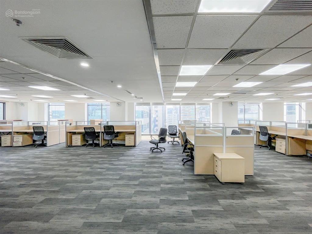 Hiếm có 1 sàn 490m2 giá từ 305 nghìn/1m2/1 tháng tại mặt phố hoàng đạo thúy