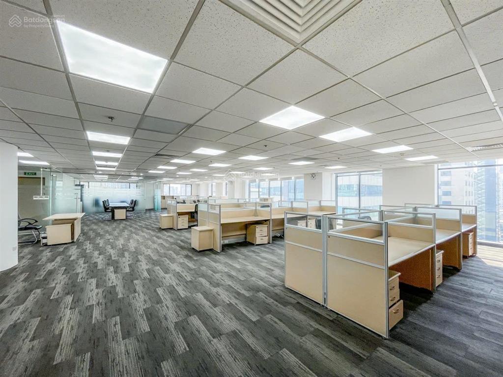 Hiếm có 1 sàn 490m2 giá từ 305 nghìn/1m2/1 tháng tại mặt phố hoàng đạo thúy
