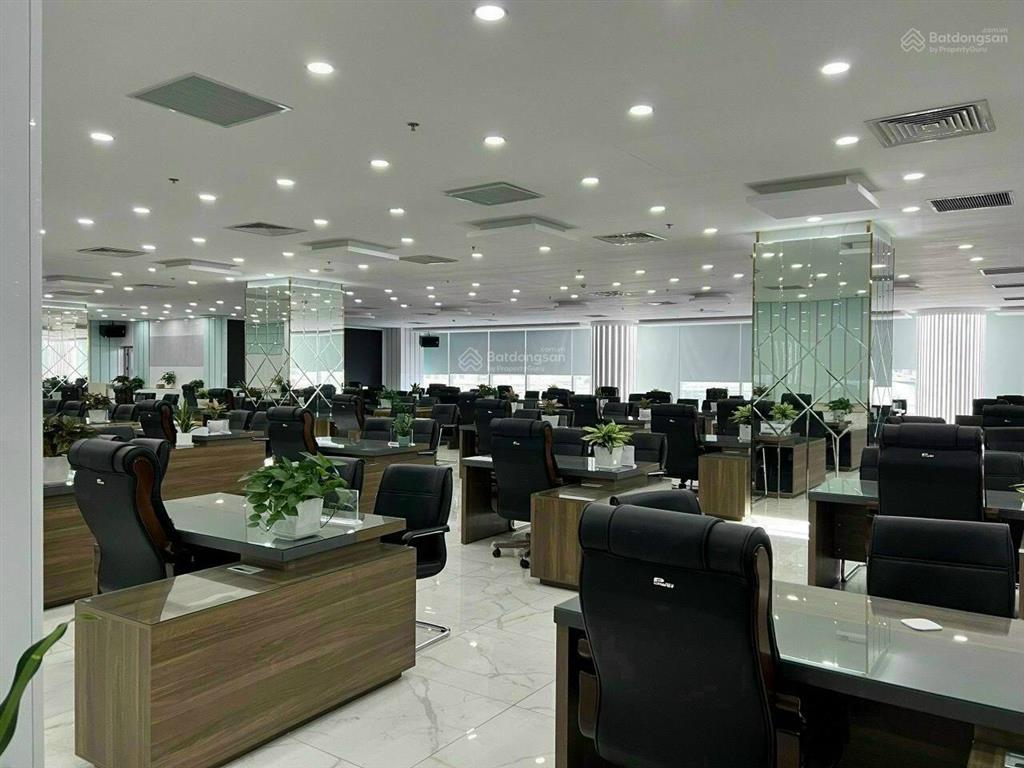 Chính chủ cần cho thuê 490m2 tại mặt phố hoàng đạo thúy giá từ 260 ng/1m2/1 tháng