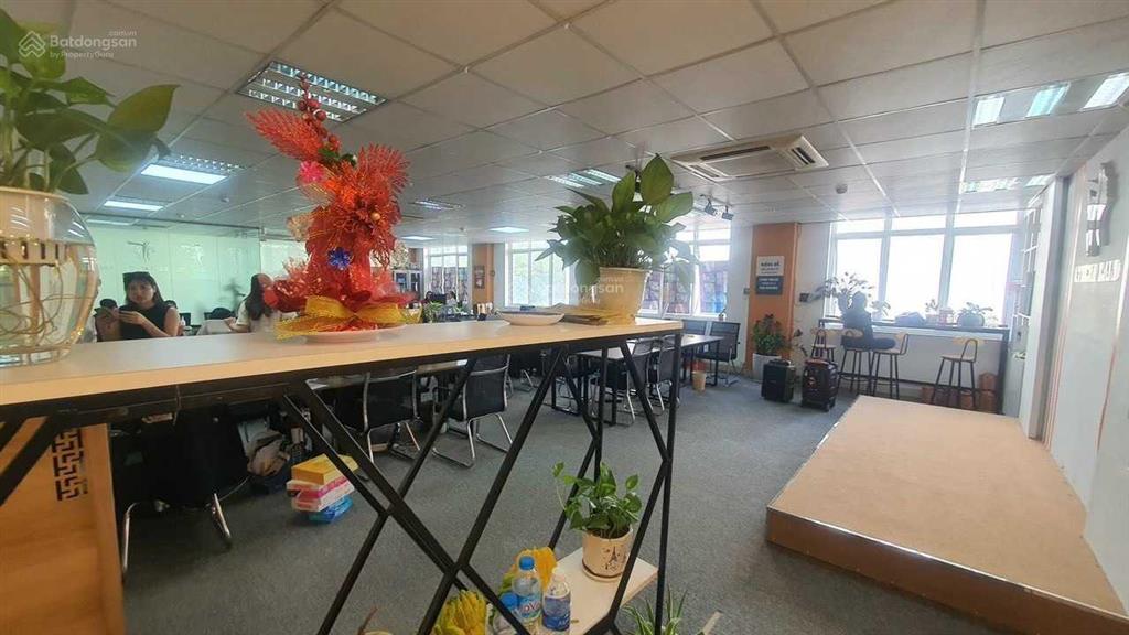 Cần cho thuê 120 m2 làm văn phòng, mbkd giá 20 triệu/tháng đã gồm phí dịch vụ tại trung hòa, hà nội
