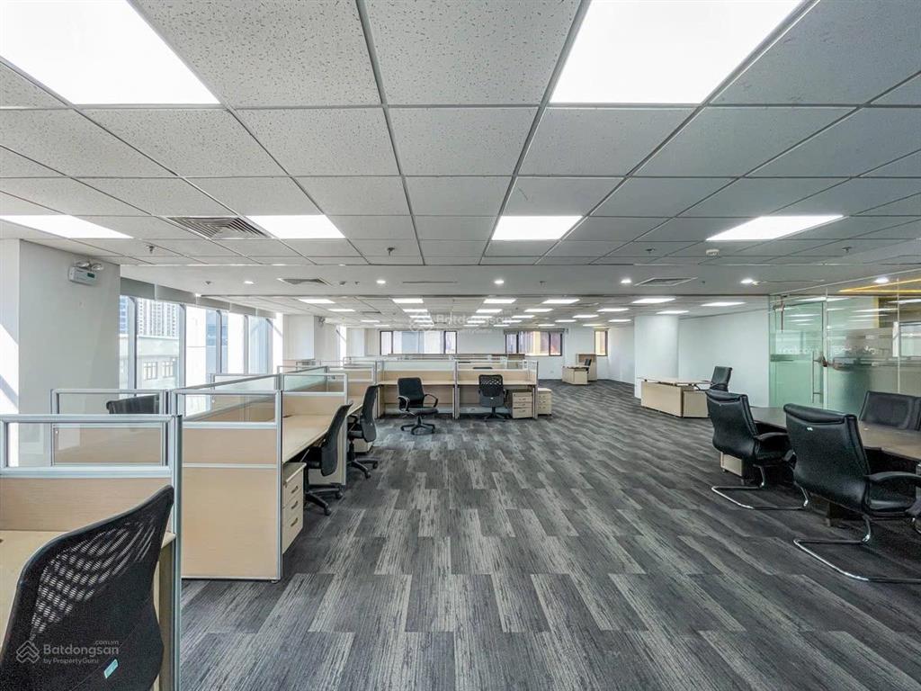 Cần cho thuê 141m2 tại hoàng đạo thúy làm văn phòng, phòng học, bán hàng online