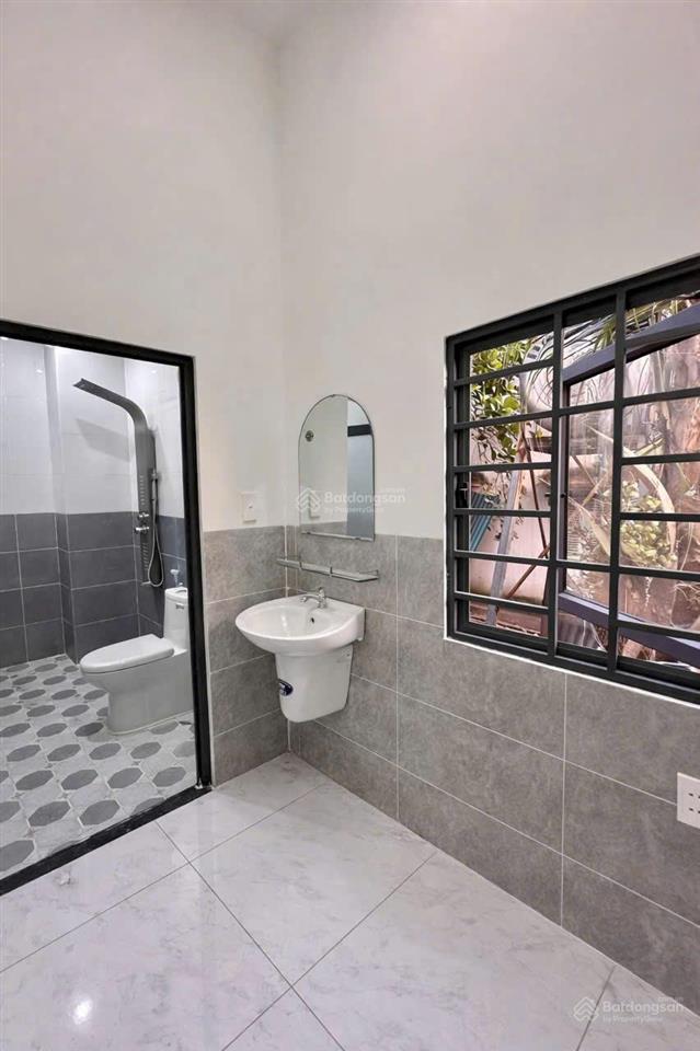 Nhà bán ngay đ.đồng khởi cách cây xăng 26 chỉ 5 phút  chỉ 650tr nhận nhà ở ngay