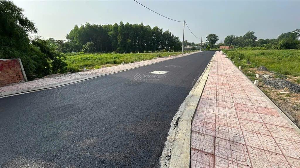 Cơ hội mua đất nền chỉ 820tr gần chợ sổ riêng thổ cư 100% cách đường lớn 100m.