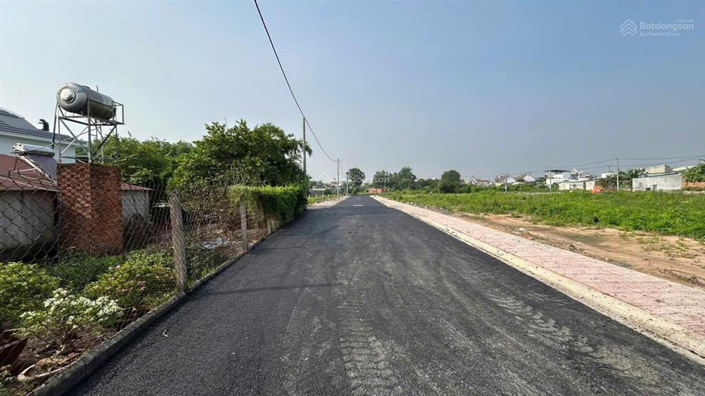 Cơ hội mua đất nền chỉ 820tr gần chợ sổ riêng thổ cư 100% cách đường lớn 100m.