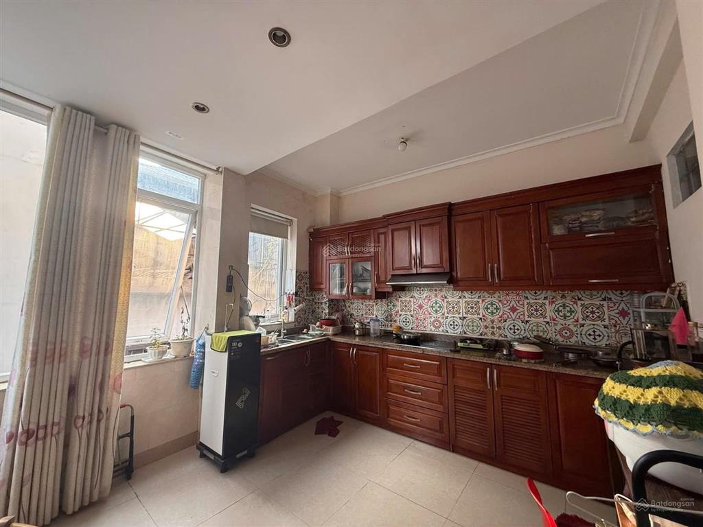 Tòa căn hộ cực đẹp phố âu cơ, tây hồ. diện tích 130m2, 7 tầng thang máy, cách phố 30m, dt 100tr/th