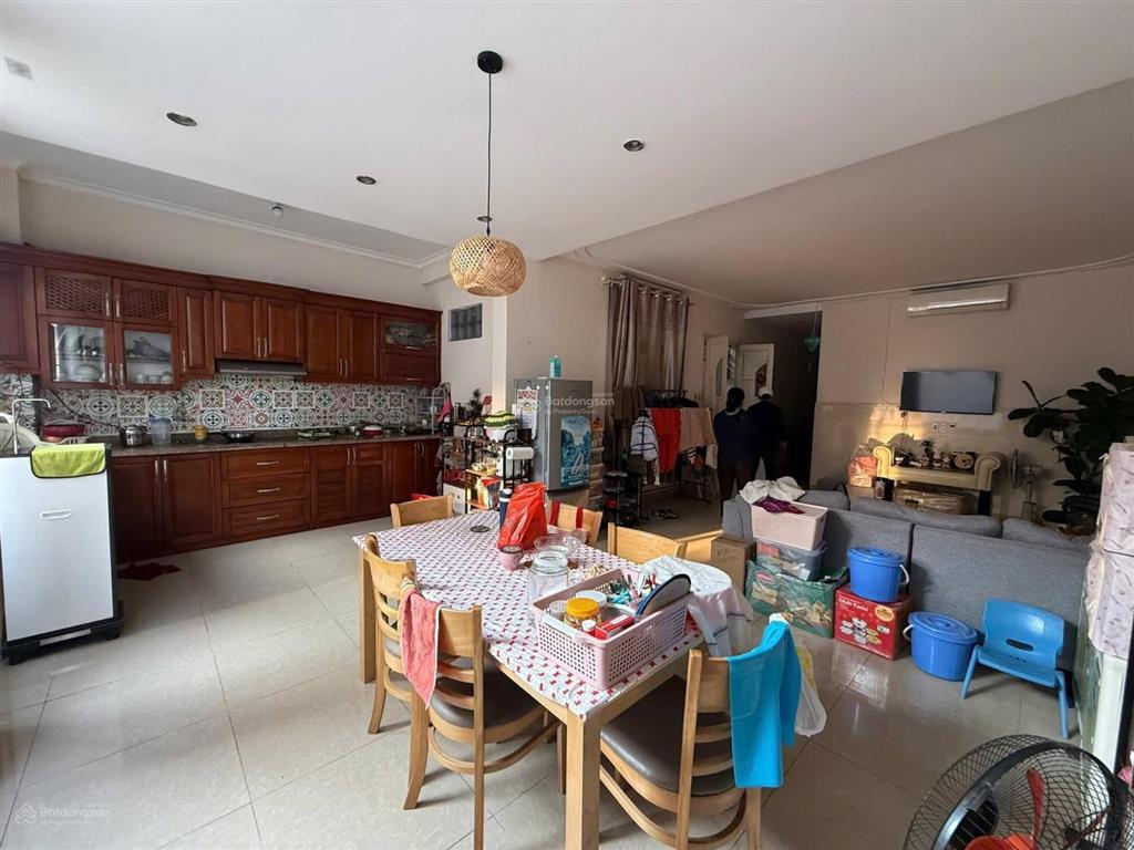 Tòa căn hộ cực đẹp phố âu cơ, tây hồ. diện tích 130m2, 7 tầng thang máy, cách phố 30m, dt 100tr/th