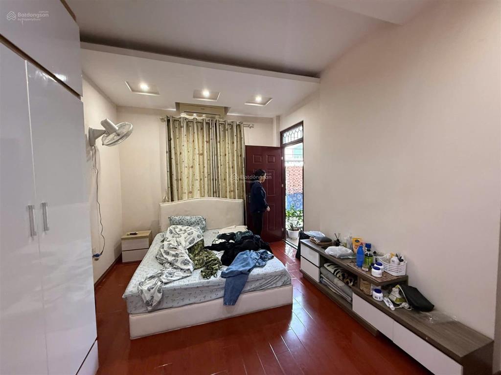 Tòa căn hộ cực đẹp phố âu cơ, tây hồ. diện tích 130m2, 7 tầng thang máy, cách phố 30m, dt 100tr/th