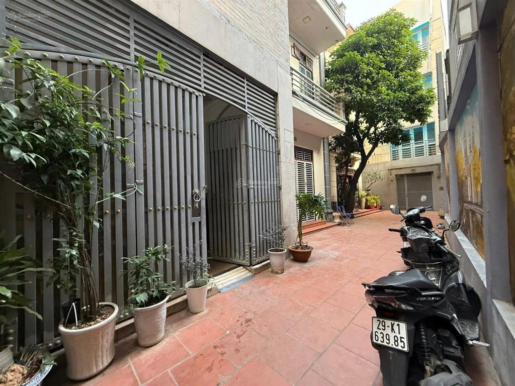 Tòa căn hộ cực đẹp phố âu cơ, tây hồ. diện tích 130m2, 7 tầng thang máy, cách phố 30m, dt 100tr/th