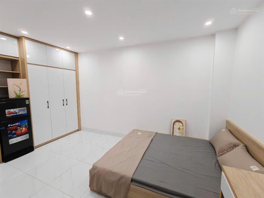 Gà đẻ trứng vàng cạnh đh tài nguyên môi trường phố phú diễn. dt63m2x7t, thang máy, 16 phòng, oto đỗ