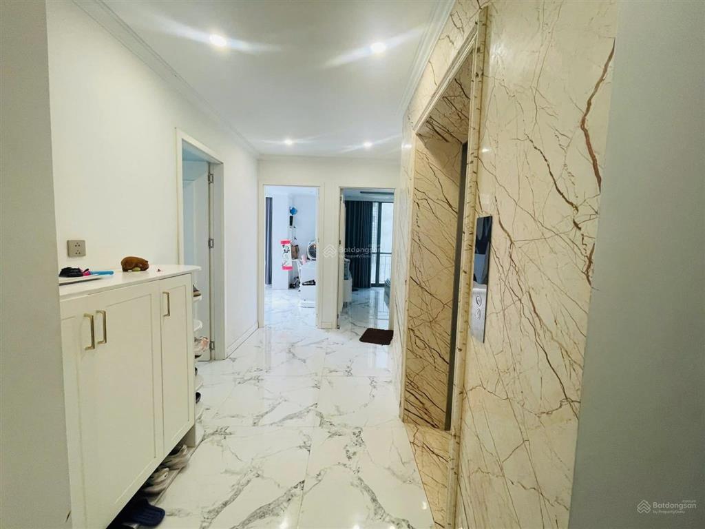 Tòa nhà mặt phố mới tinh phố thái thịnh, đống đa. dt 90m², 8 tầng, thang máy, 25 phòng, lô góc.