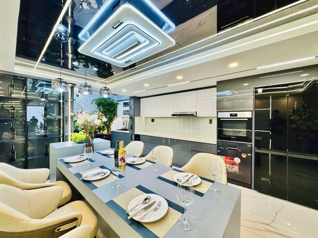 Nhà mới phố xuân thủy, cầu giấy. dt38m2x7t, thang máy, ngõ thông kinh doanh, chỉ 20m ra phố.