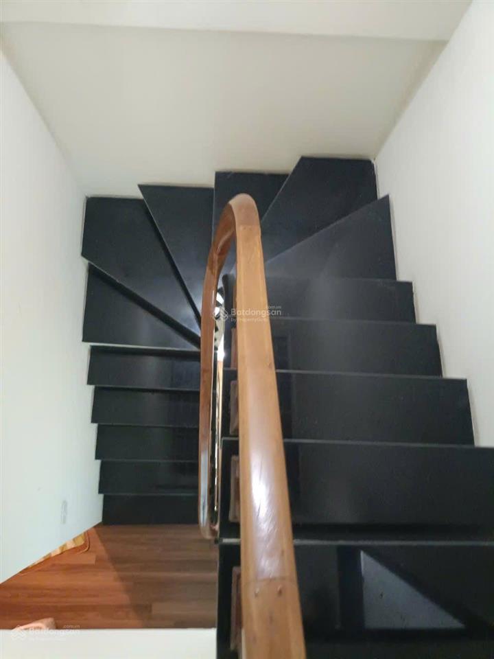 Bán gấp căn nhà dân xây cực đẹp phố bát khối, long biên. dt 42m2x5t, chỉ 30m ra phố, chỉ 6,6 tỷ