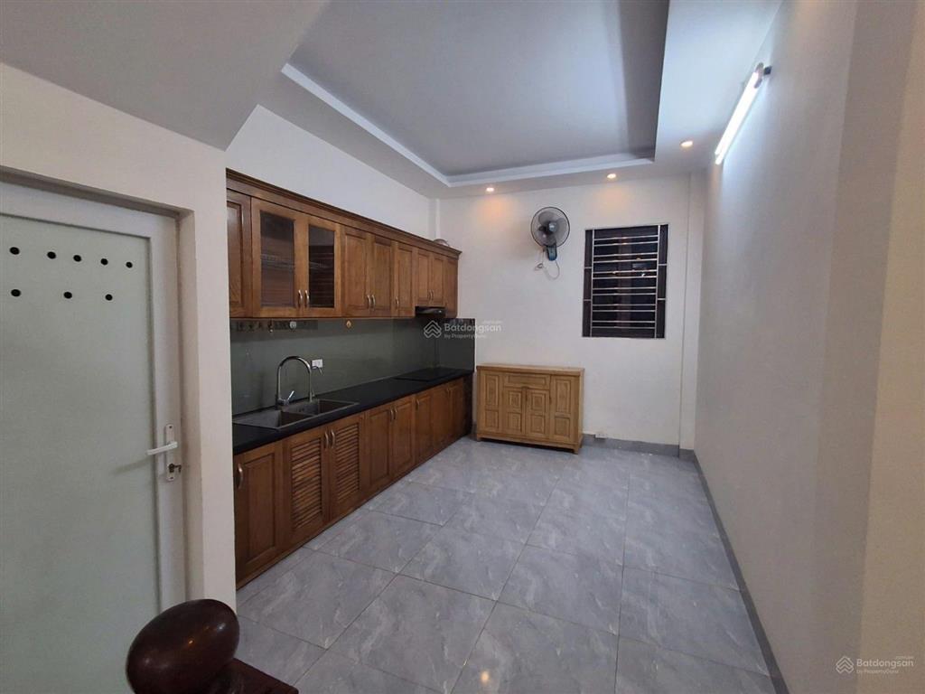 Bán gấp căn nhà dân xây cực đẹp phố bát khối, long biên. dt 42m2x5t, chỉ 30m ra phố, chỉ 6,6 tỷ