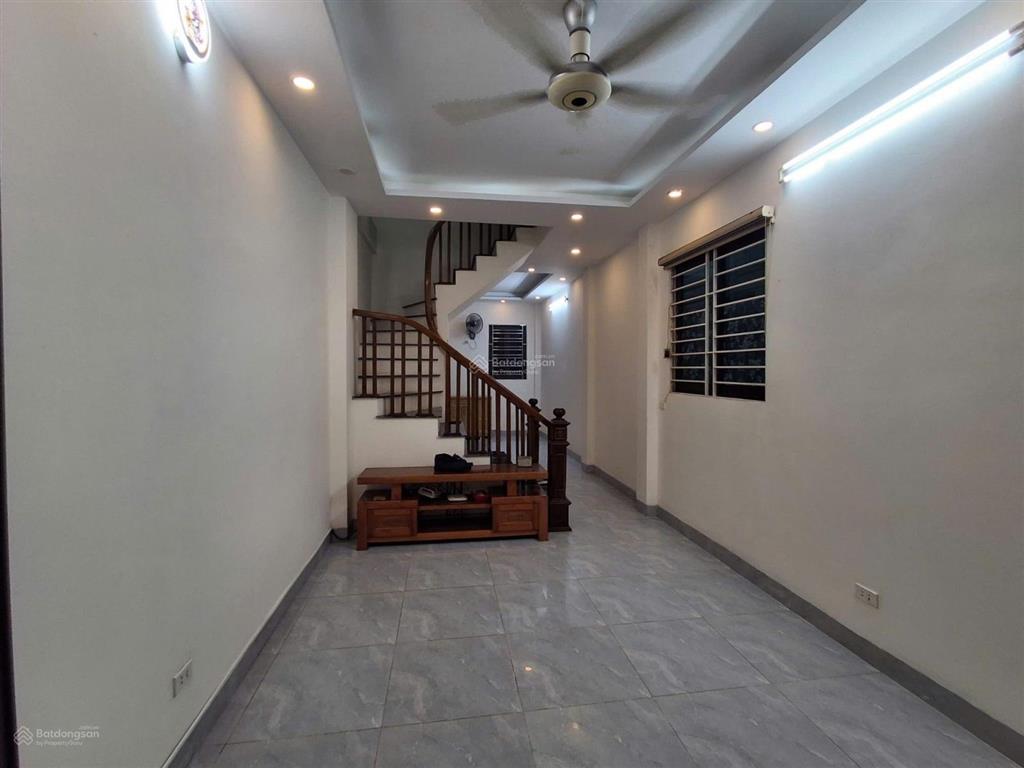 Bán gấp căn nhà dân xây cực đẹp phố bát khối, long biên. dt 42m2x5t, chỉ 30m ra phố, chỉ 6,6 tỷ