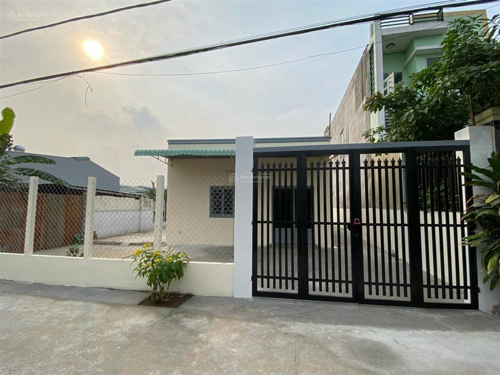 Nhà có 3 phòng trọ  mặt tiền 12m  có thể chia 3 nền  kdc sầm uất  gần trường tiểu học an hạ