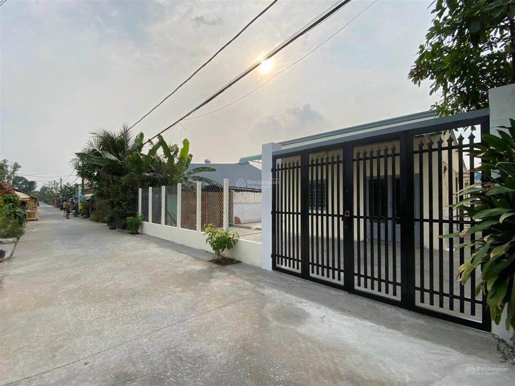 Nhà có 3 phòng trọ  mặt tiền 12m  có thể chia 3 nền  kdc sầm uất  gần trường tiểu học an hạ