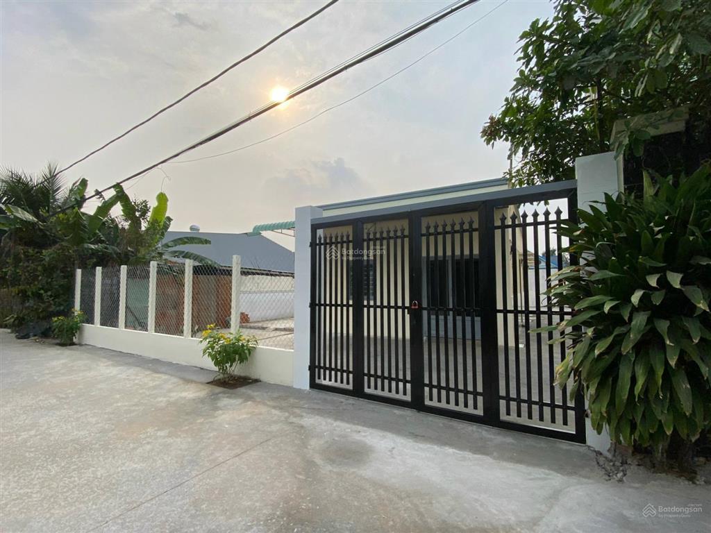Nhà có 3 phòng trọ  mặt tiền 12m  có thể chia 3 nền  kdc sầm uất  gần trường tiểu học an hạ