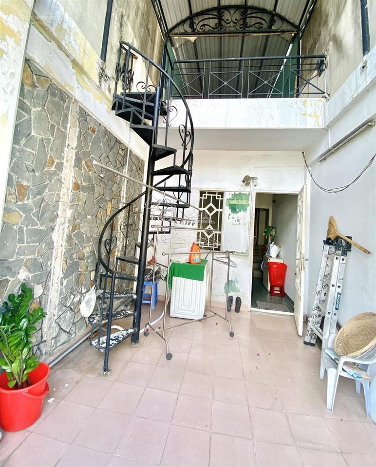 Cần bán nhà 2 mt hồ văn huê dtkv 3,8m x 13m, hẻm sau 3m, 4 tầng, 5pn 4wc khu vip áo cưới phú nhuận