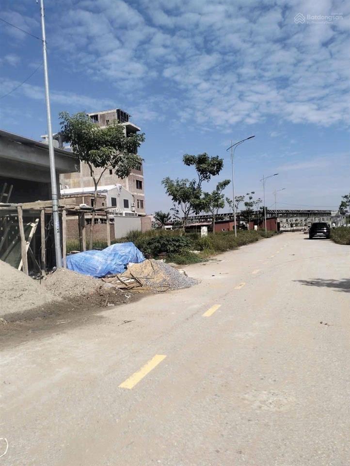 Đấu giá đông tảo, cổng chợ, đường 377, kinh doanh, cho thuê, ở, dt 100m2, 6,95 tỷ 0971 320 ***